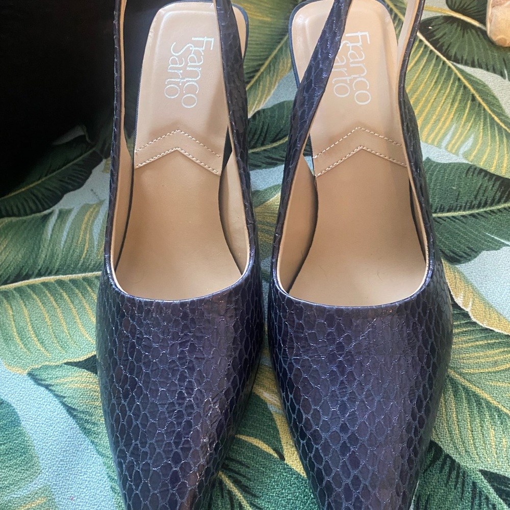 NWOT  blue pumps